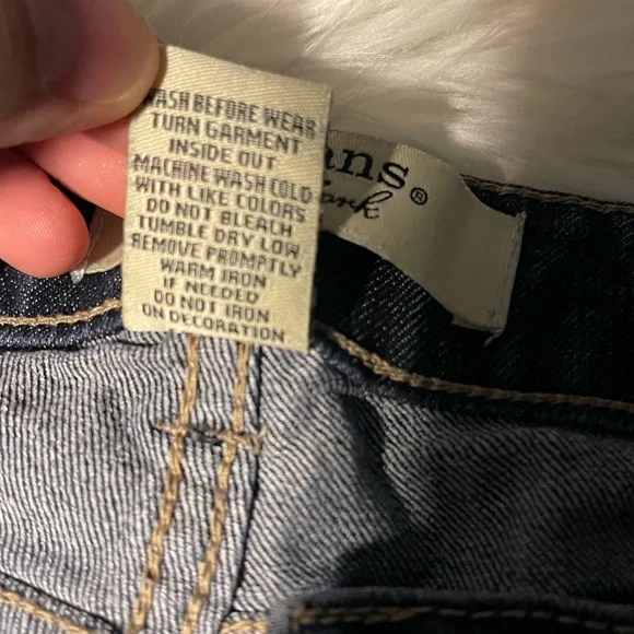 D. Jeans capris - Picture 8 of 8